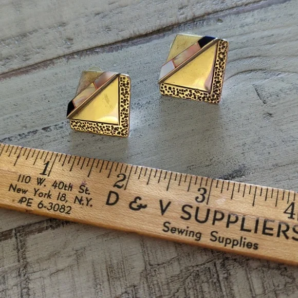 Vintage Native American Mother of Pearl and Lapis Earrings - Picture 5 of 10